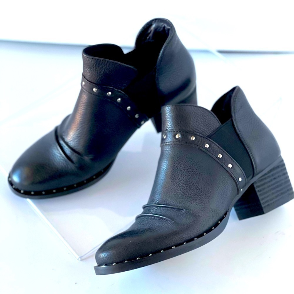Earth Women's Black Leather Ankle Bootie Cut Out Studded Chelsea Boots Heels 5.5